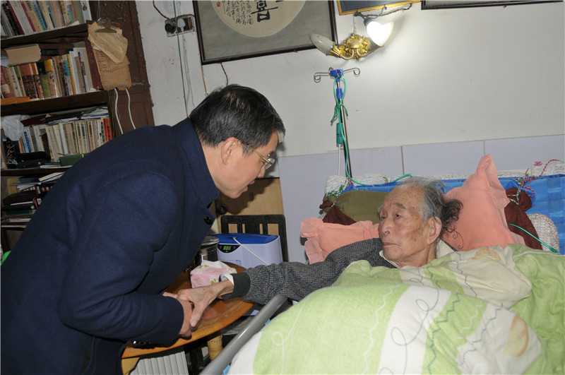 武贵龙书记看望抗战老战士
