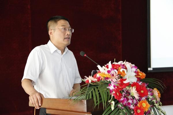 陈卫院长介绍学院概况