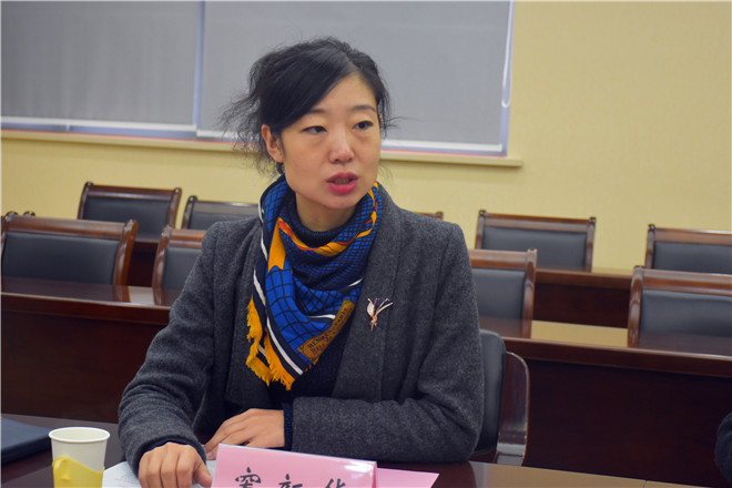 院学生党总支书记窦新华带领学习党的十八届六中全会公报