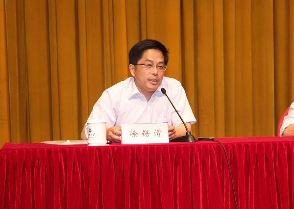 校党校专职副校长、组织部副部长徐锡清主持活动，并作题为“掌握党务知识，增强组织观念”的讲座