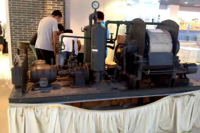参观校史馆（二）