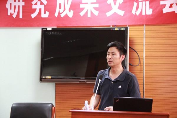 校党委常委、组织部长戴月波主持交流会