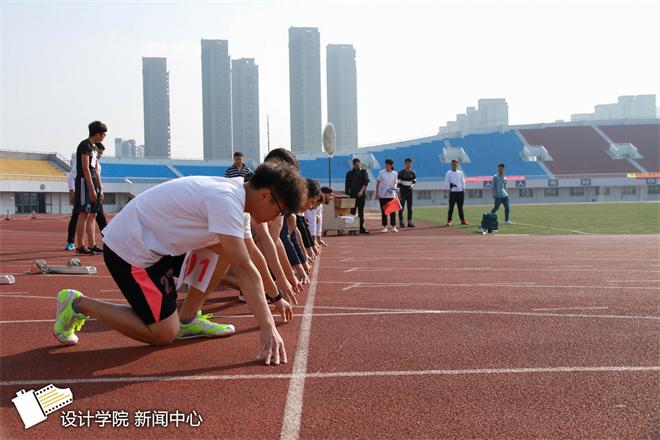 男子100米赛跑