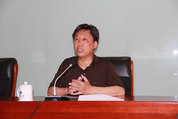 校党委副书记、纪委书记周小浦主持会议