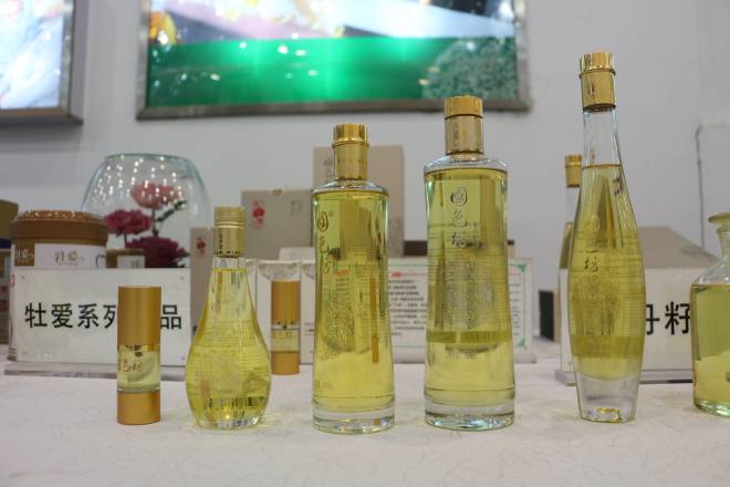 王兴国教授团队和尧舜牡丹公司合作开发的牡丹籽油