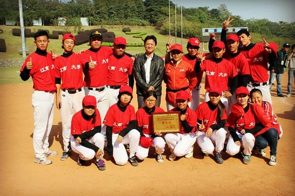 我校在省第十八届运动会高校部慢投垒球比赛中获奖
