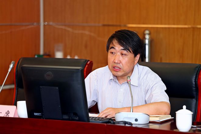 法学院党委书记杨杰同志发言