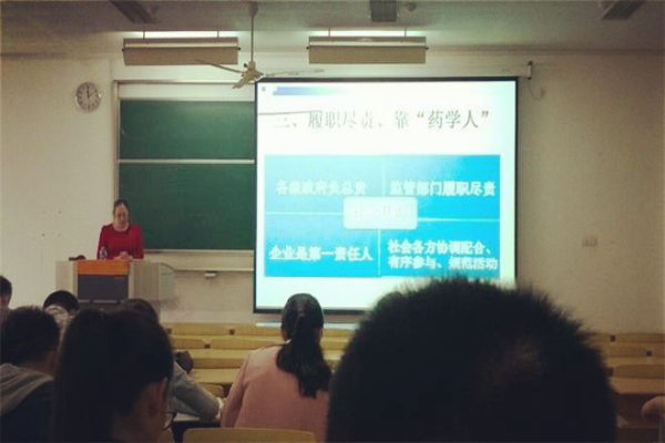 无锡市药检所所长梅雪艳为药学院“企业讲坛”开讲