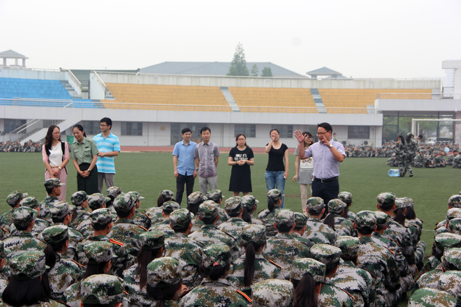 潘书记为15级化工学子加油打气