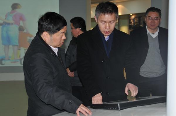 设计学院院长辛向阳作现场汇报