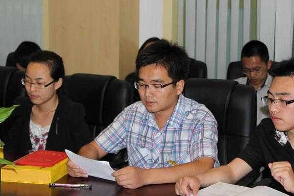 物联网学院控制工程11级硕士研究生李帆作为勤工助学优秀学生员工代表发言 