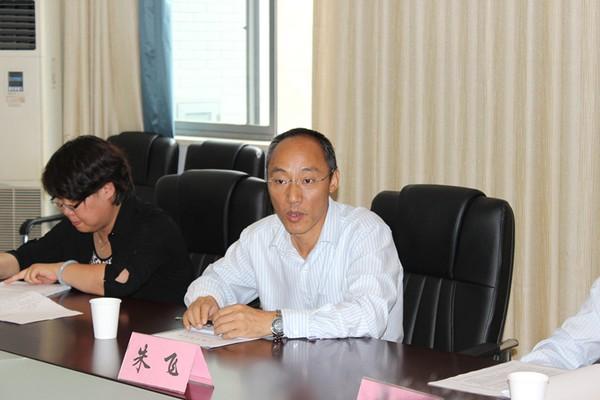 学生工作处处长朱飞发言