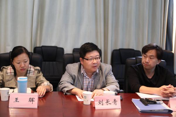 校团委副书记刘长青主持专题培训