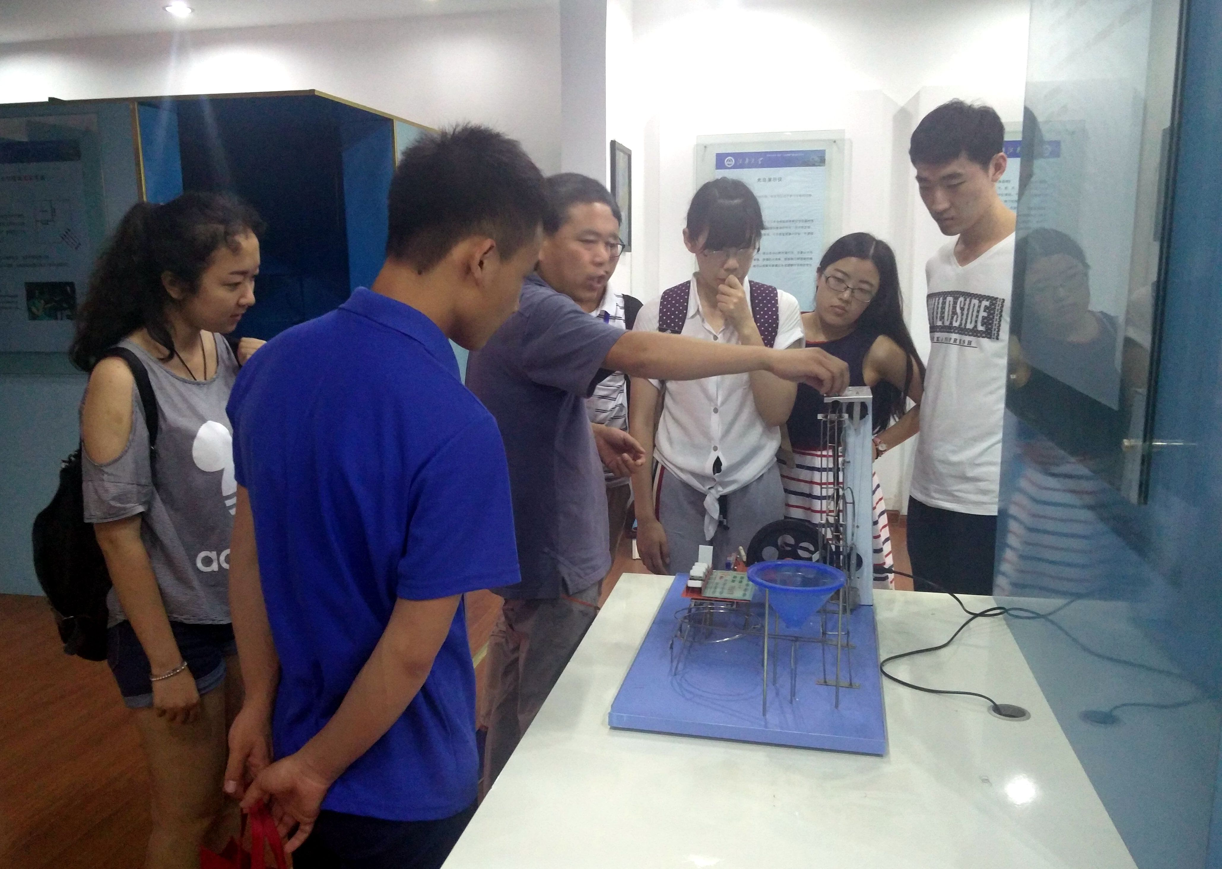 参观科学素质拓展中心