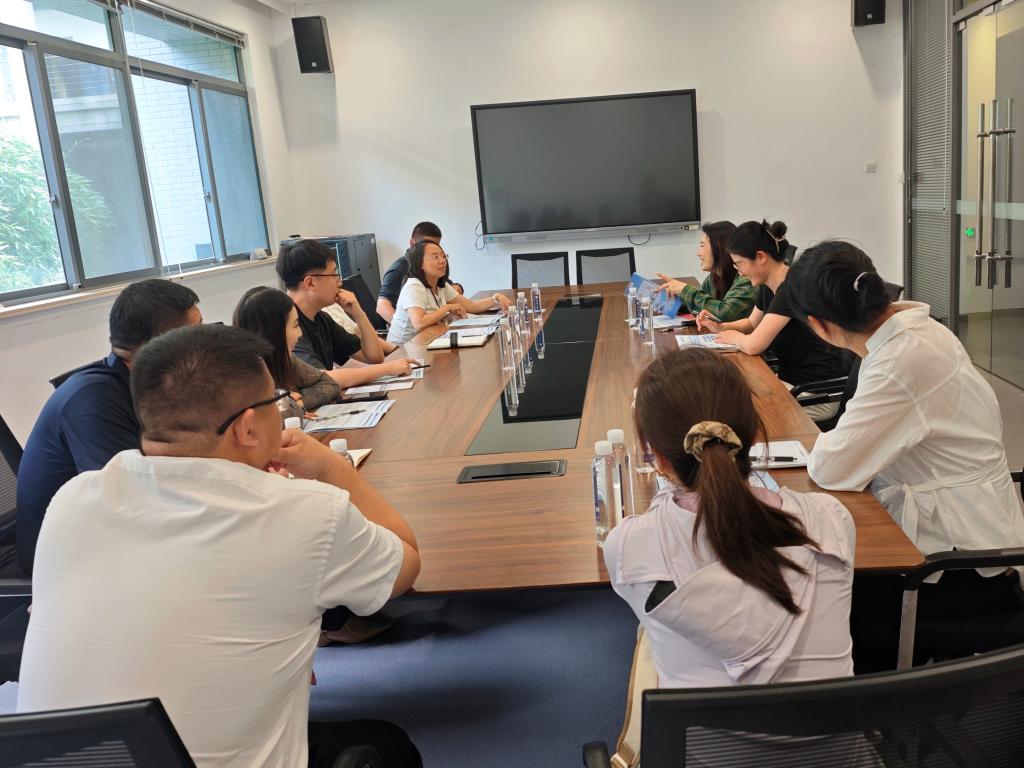 校地企座谈会.jpg