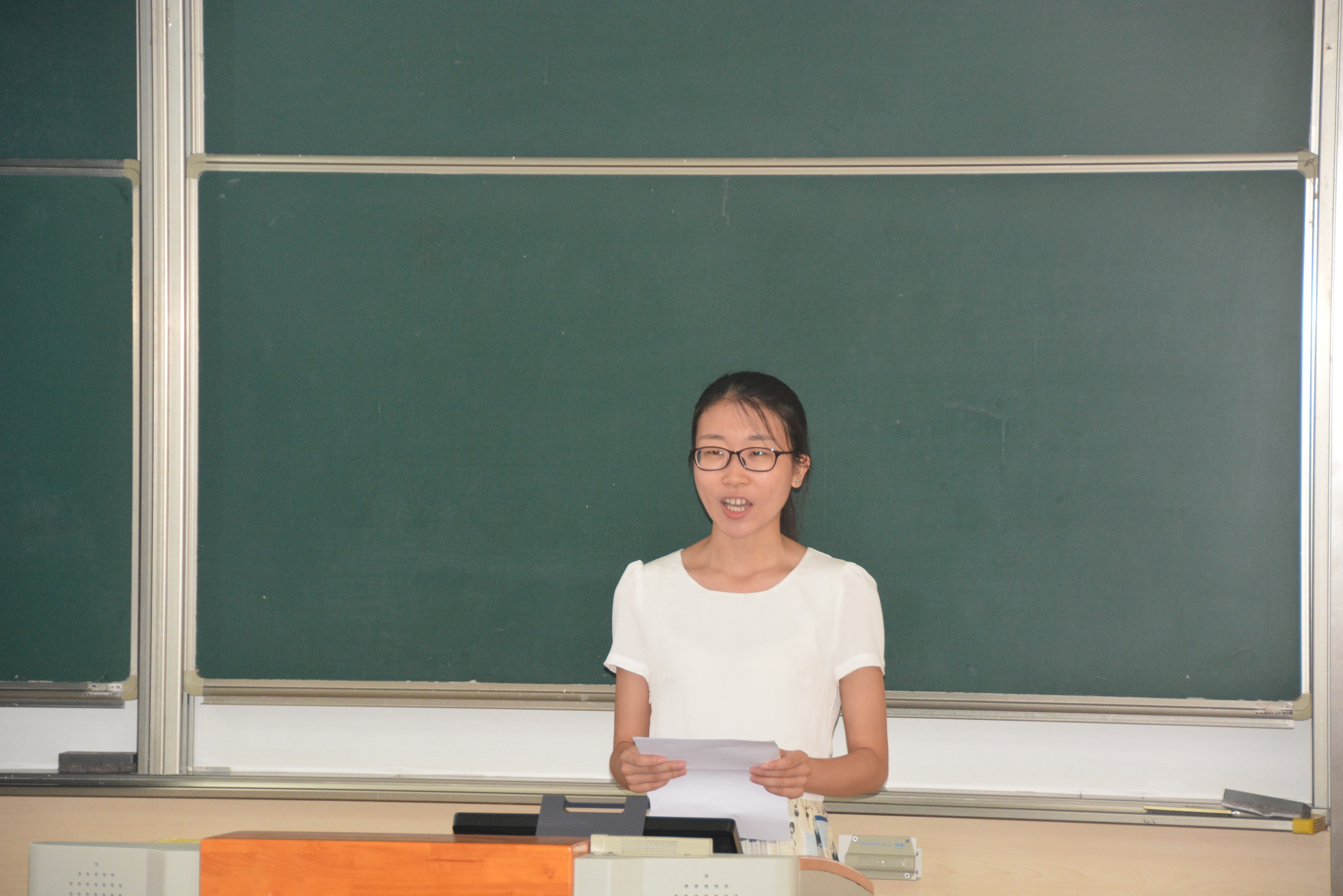 优秀学生代表吴雨佳发言
