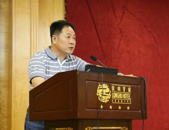 林云鉴秘书长介绍校友会概况