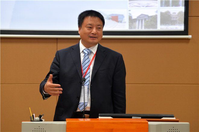 论坛上,东南大学经济管理学院赵林度院长做主题发言