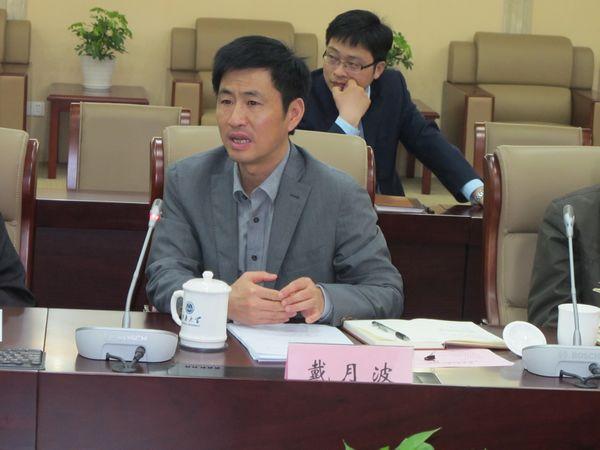 校党委常委、组织部部长戴月波作相关情况介绍