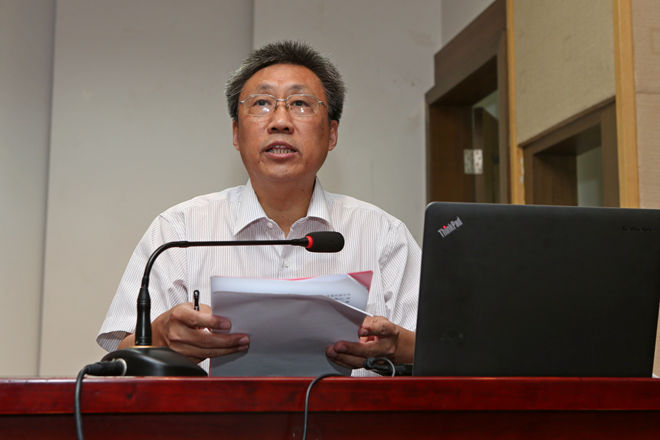 校党委副书记周小浦主持会议
