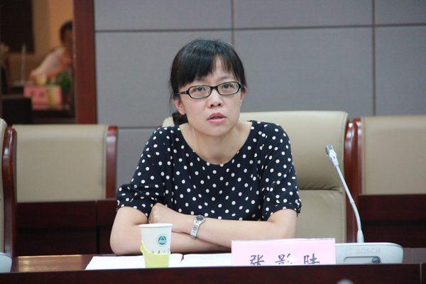 人事处处长兼党委组织部副部长张影陆发言