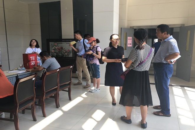 梁书记与家长交流