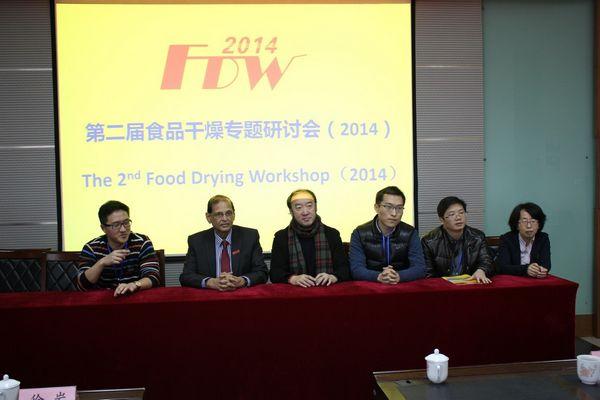 专题研讨会报告人集中提问回答环节
