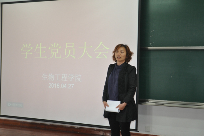 黄壮霞书记就各个支部做了具体的工作布置及工作动员