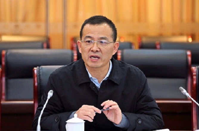 校长助理、学工部（处）长崔宝同主持会议