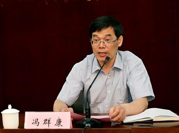 机关党委书记冯群康主持宣讲会