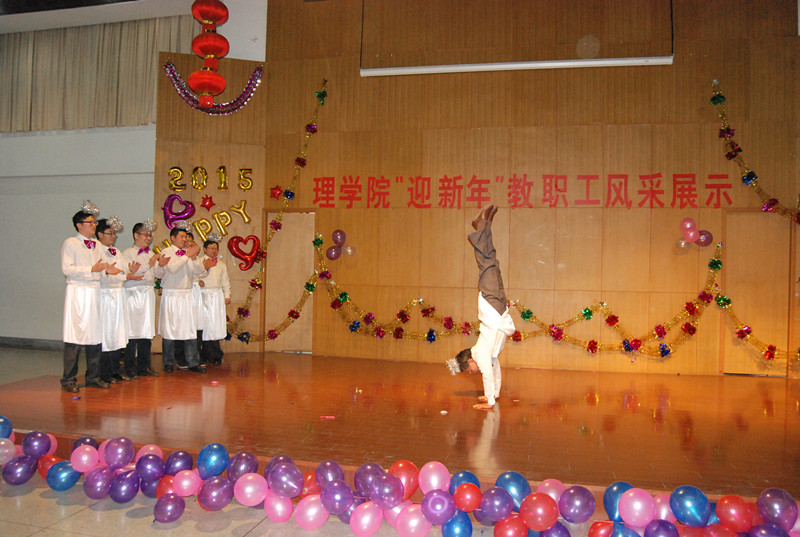 诙谐的七小天鹅_副本.jpg