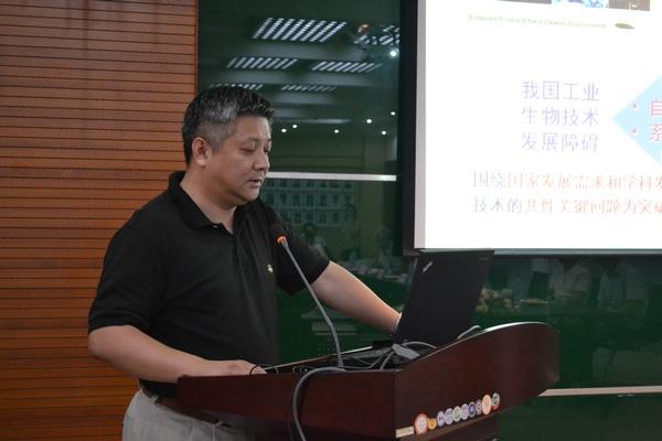 重点实验室主任徐岩教授作年度工作报告