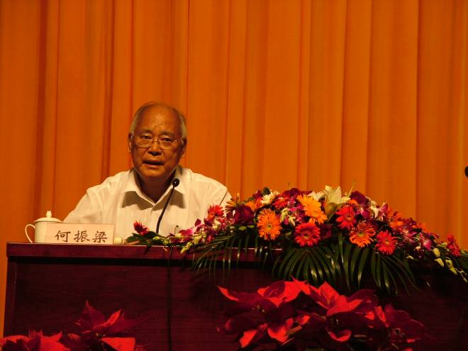 何老为江南学子讲述申奥那些事