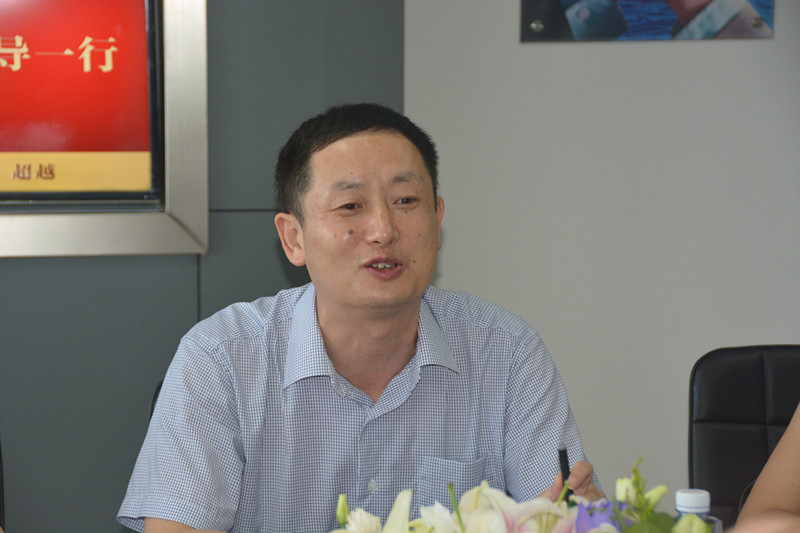 陈国庆院长介绍学院发展情况
