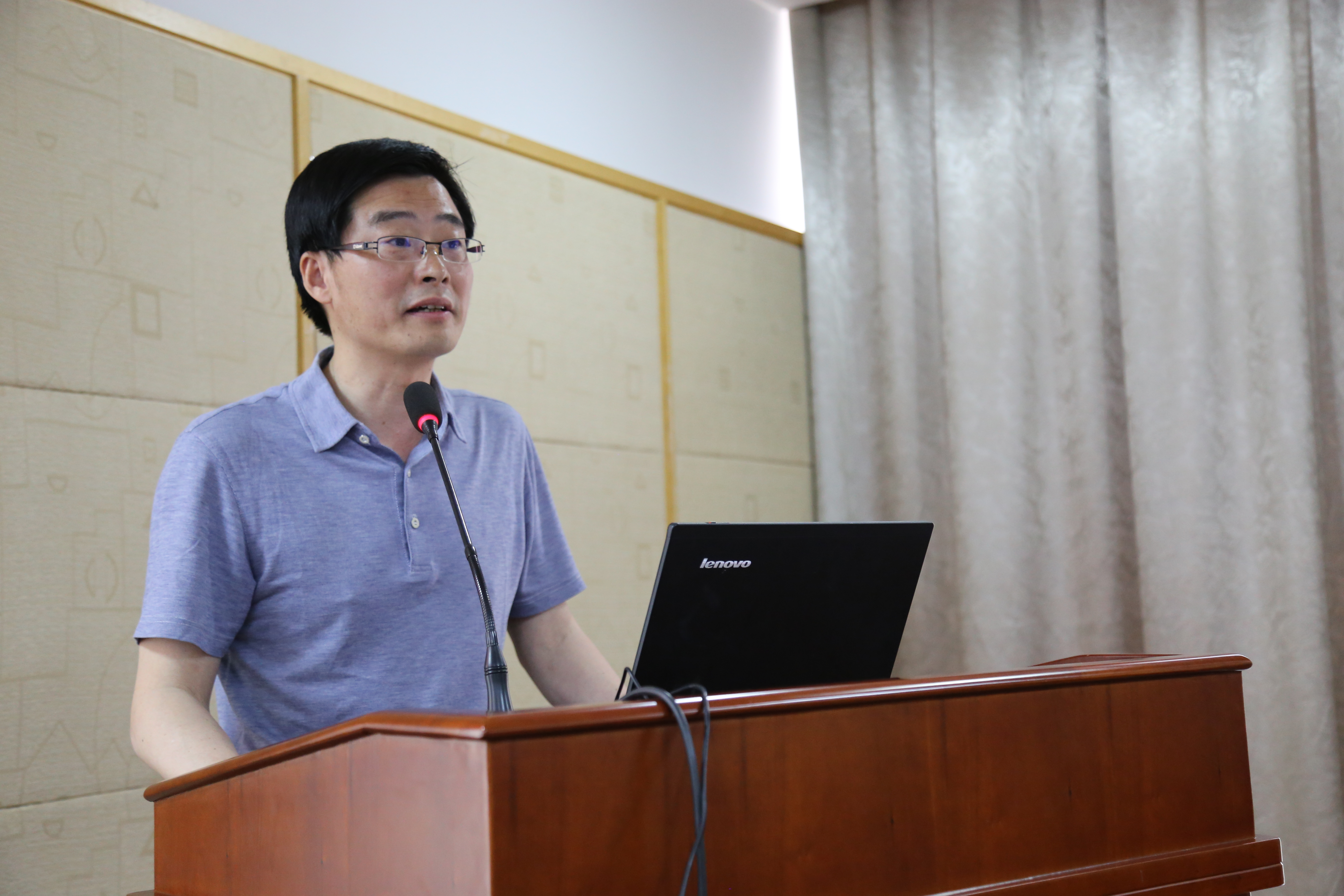 社会资源处张文副处长介绍校友会