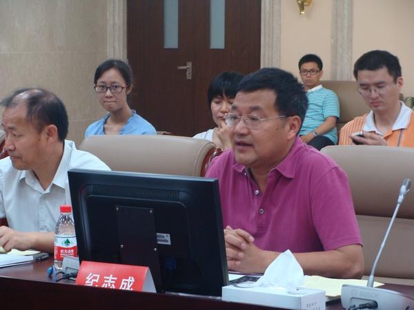 纪志成副校长致欢迎辞，介绍学校科研情况