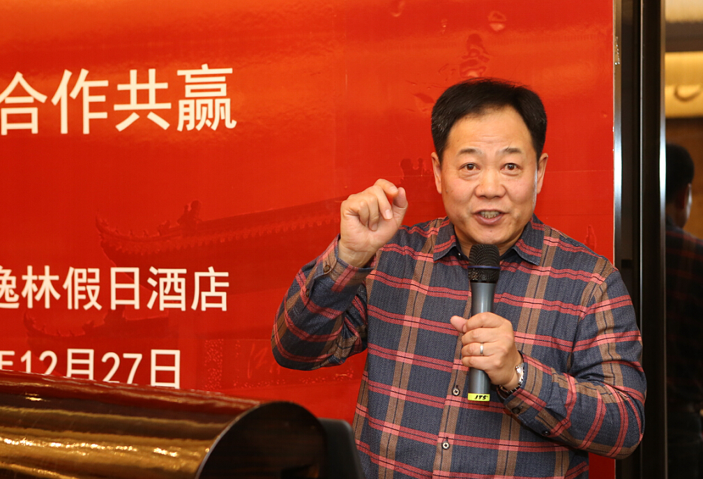林云鉴秘书长介绍学校及校友会情况