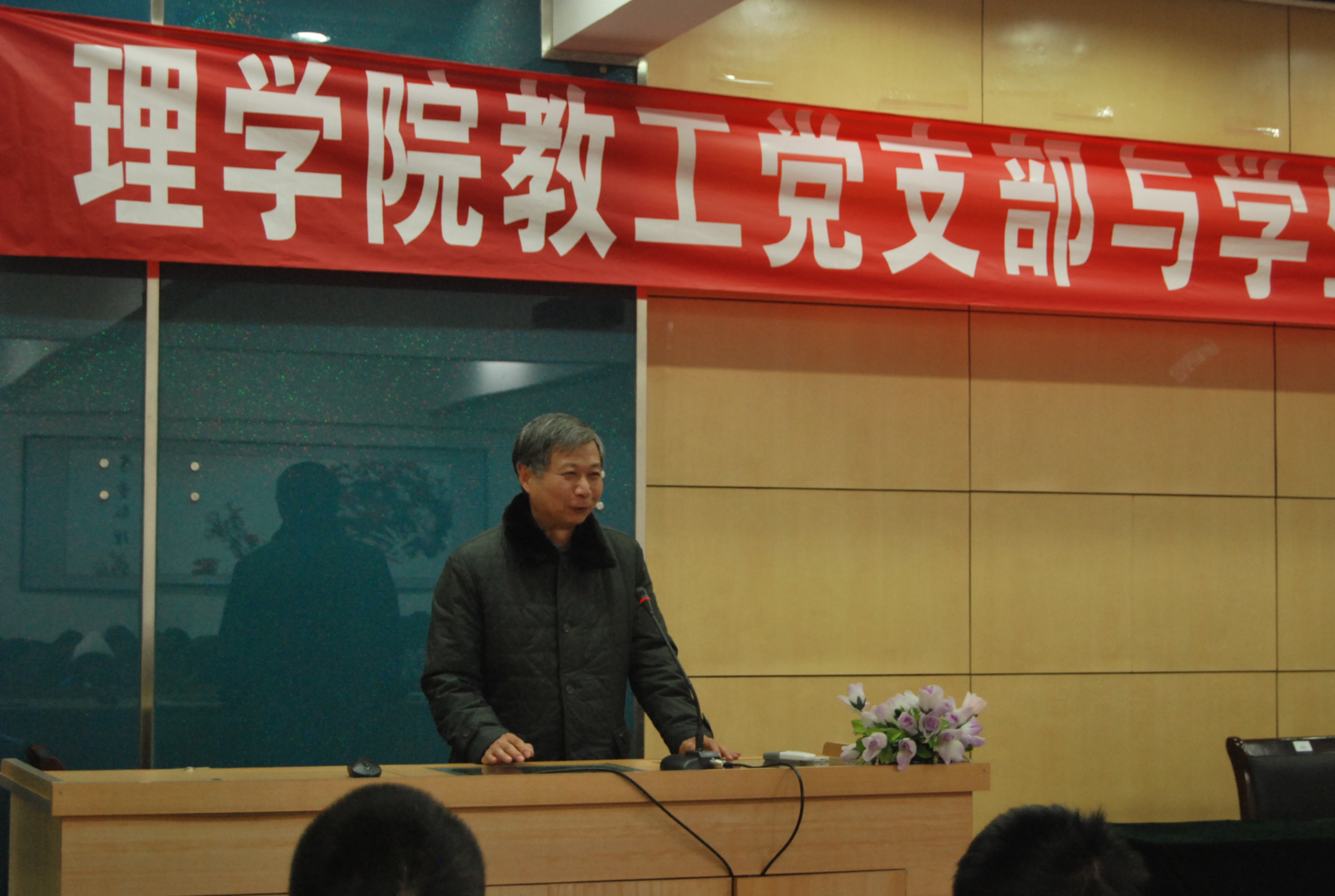 校关工委副书记娄国栋致辞