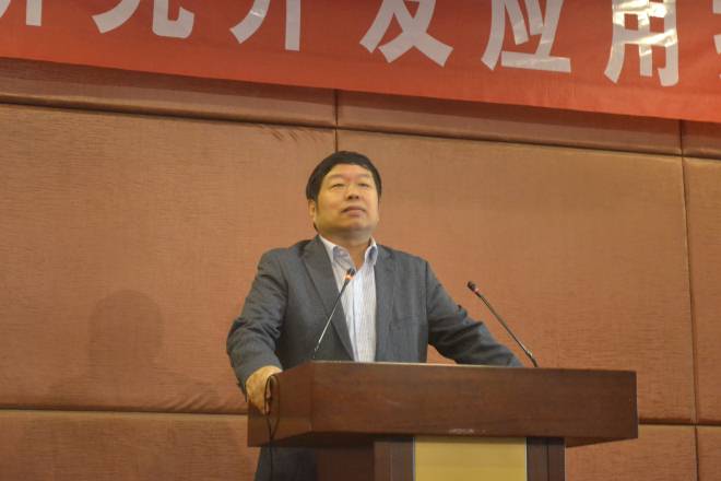 陈坚校长以“发展世界水平、中国特色的酶制剂工业”为题作大会报告