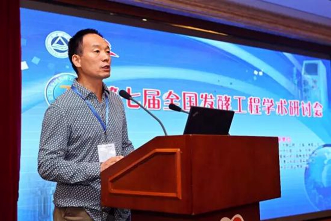 江南大学生物工程学院院长堵国成教授主持开幕式