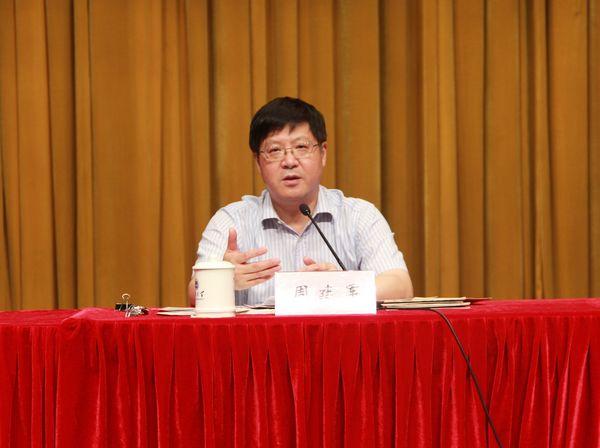 无锡市委组织部副部长、市“两新”组织党工委书记周建军作题为“加强党性修养，保持先进性和纯洁性”的讲座