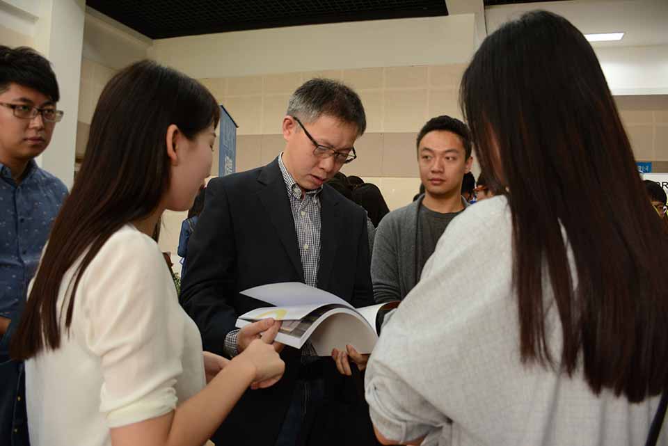 学院领导与学生交流