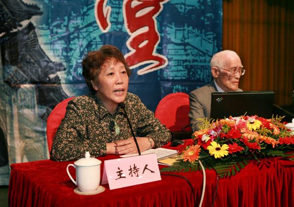 江南大学教育发展基金会理事长王武教授主持讲座