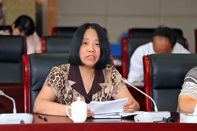 马克思主义学院党总支书记张云霞进行学习交流