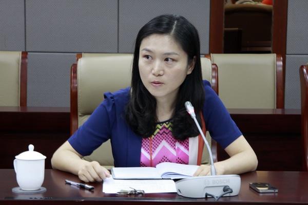 党委宣传部副部长王芳主持备课会