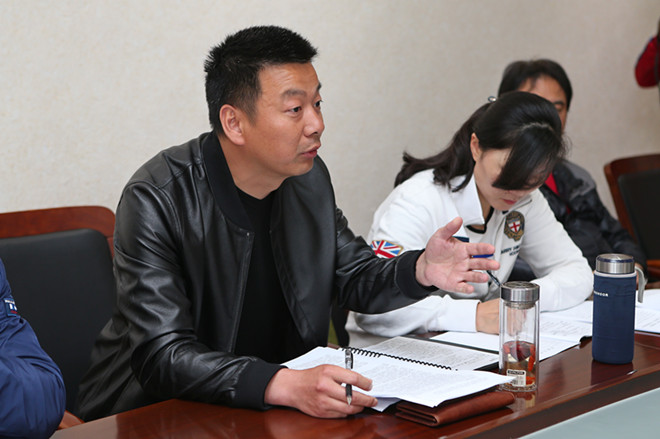 党员积极探讨