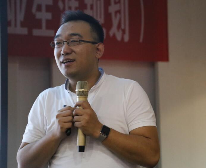 王文钢校友热情开讲