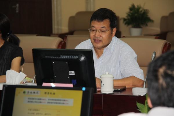 纪志成副校长介绍学校情况