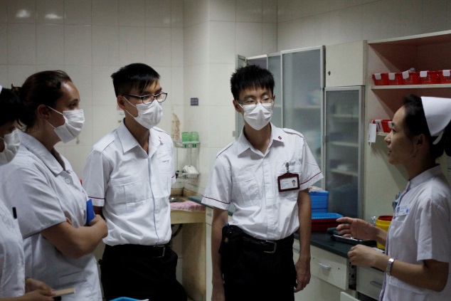 图4.护士在参观过程中进行讲解