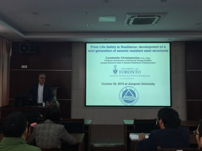 Prof.Constantin Christopoulos在做学术报告 